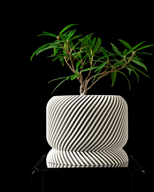 Pflanzuntersetzer „Big Twist“ – 3D-gedrucktes Designobjekt in Weiß-Optik
