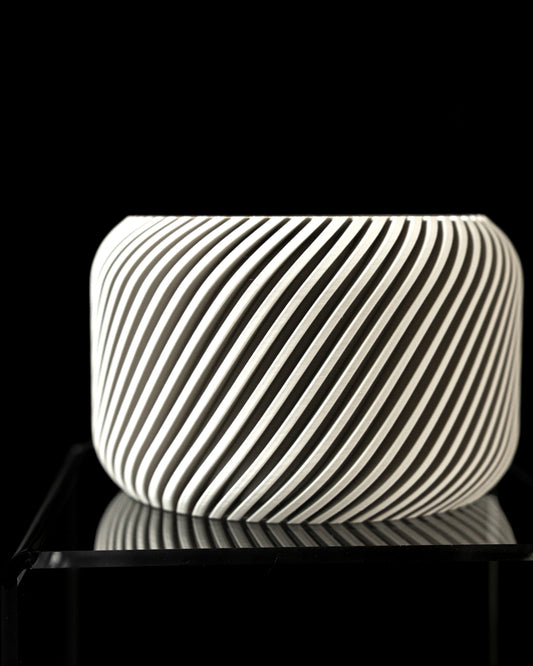 Pflanzuntersetzer „Big Twist“ – 3D-gedrucktes Designobjekt in Weiß-Optik