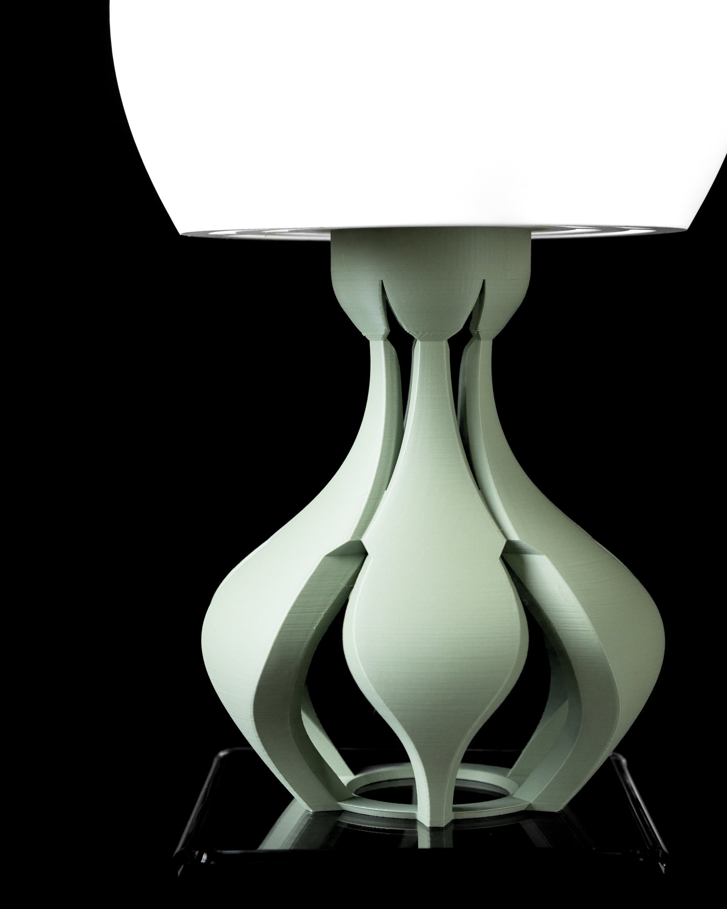 Tischlampe „Flora Glow“ – 3D-gedruckte Designlampe in floral-skulpturalem Look