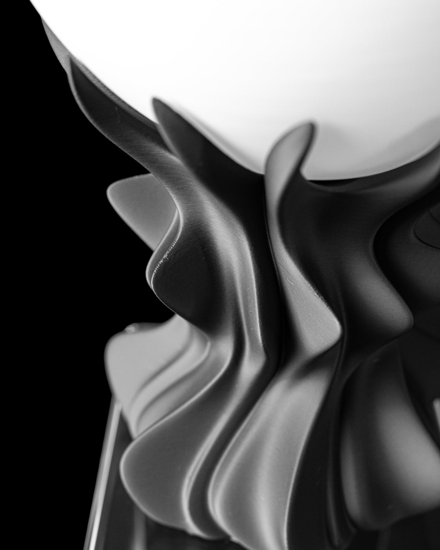 "LUMORA" Design-Stehlampe 3D-gedruckt – Modernes Lichtobjekt